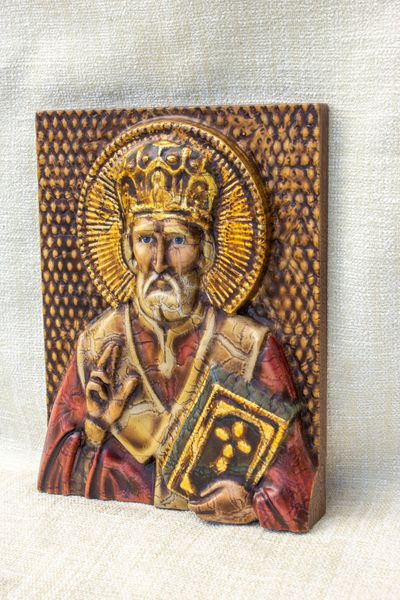 Почему деревянная икона Николая Чудотворца так важна?