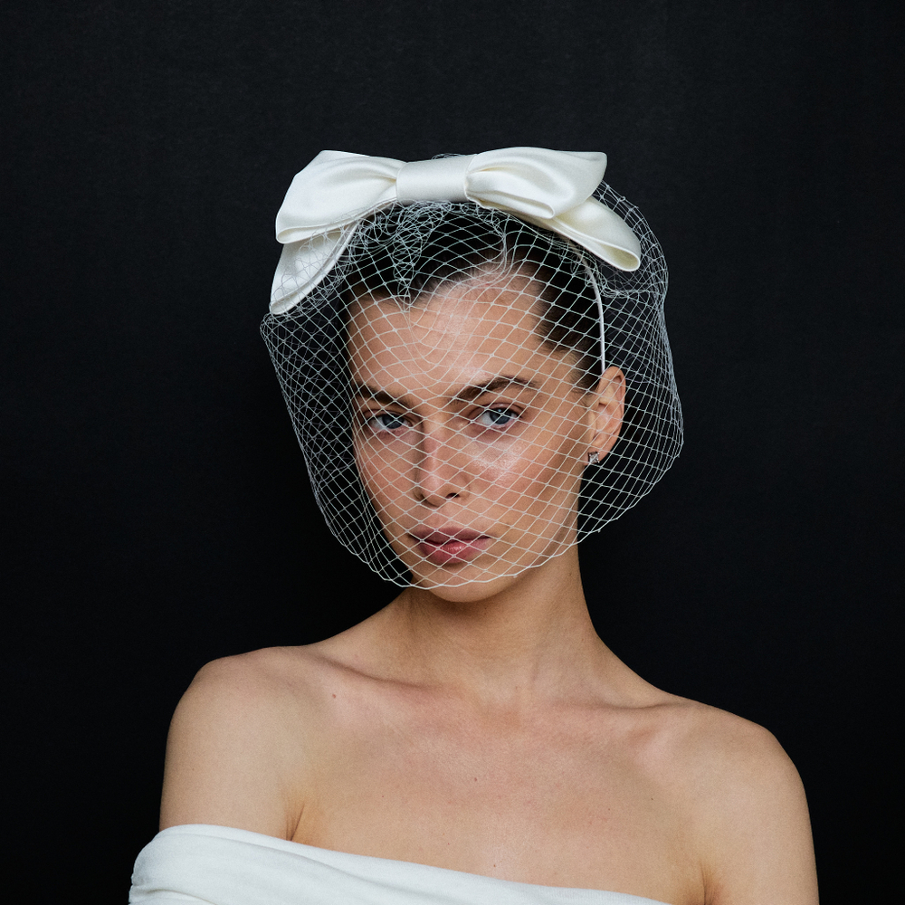 Вуаль круглая с объемным бантом из тафты