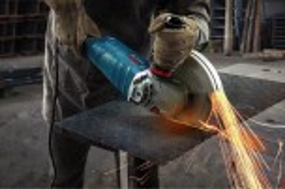 Угловая шлифмашина сетевая BOSCH GWS 24-180 06018C2000