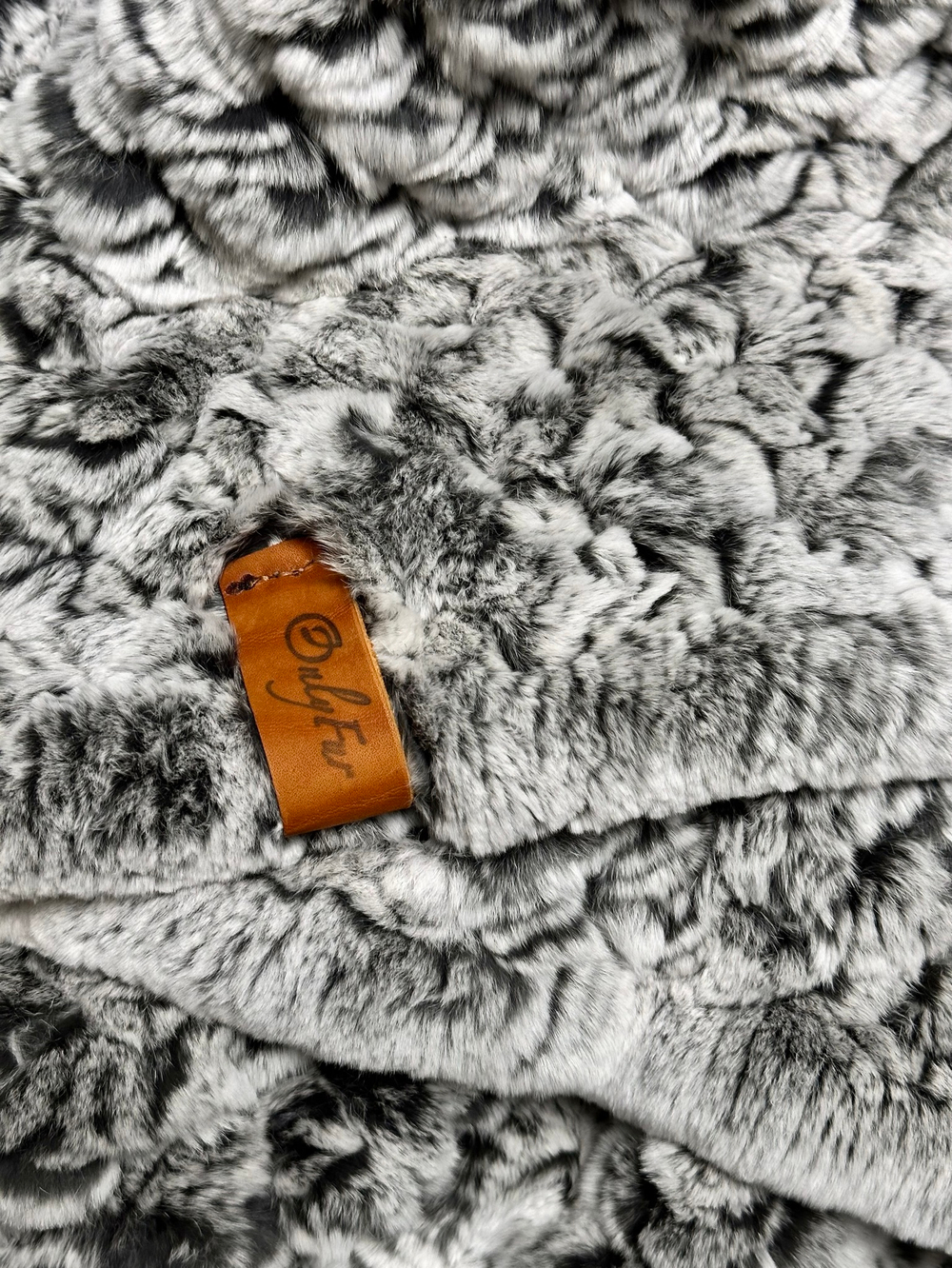 Вязаный плед из натурального меха рекс 240*220 см (серый сноутоп, окрас меха в два тона)