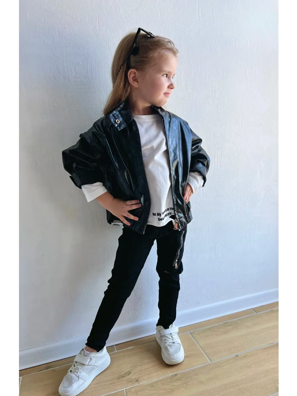 Бомбер из экокожи оверсайз