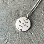 подвеска с надписью (на английском языке)