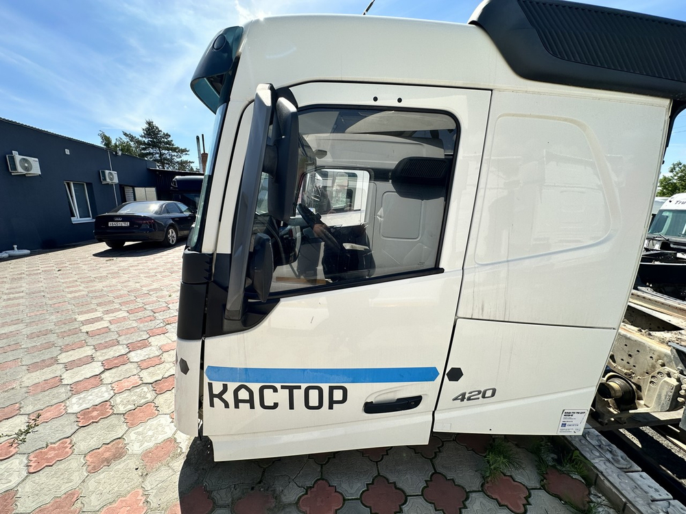 Дверь левая 2018г.