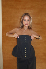 Корсет с маленькими декоративными пуговицами