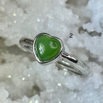 52473  Нефрит 7мм Кольцо размер регулируемый от 17 (Заряжен на Удачу)