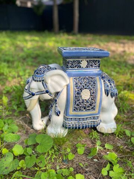 Винтажный слон