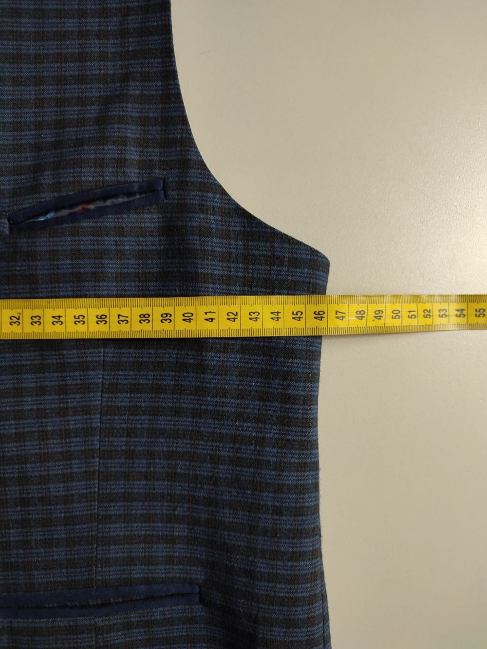 Жилетка в модную клетку, визуально на 48 размер