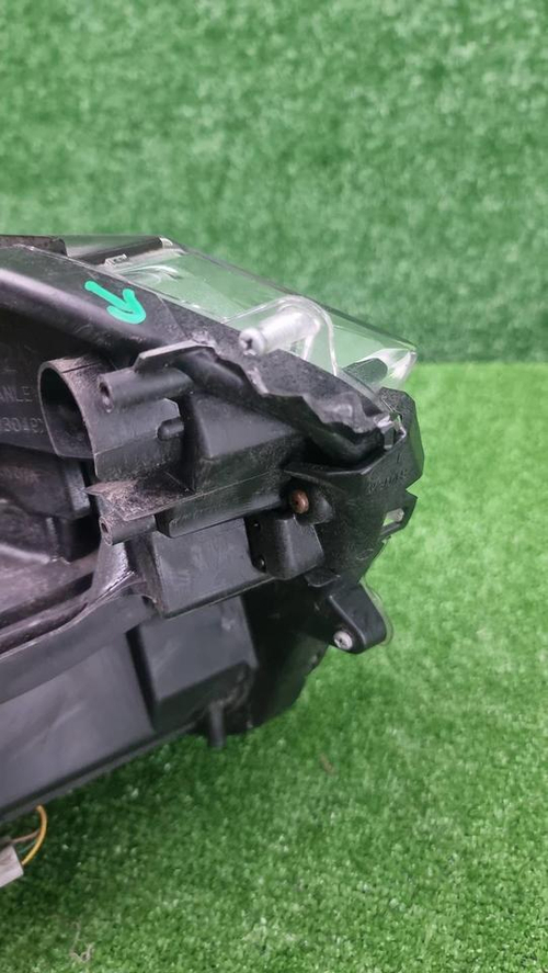 Фара левая Toyota Rav 4 CA40 (2015-2019) LED