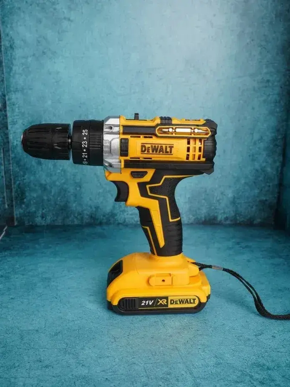 Шуруповерт аккумуляторный с набором инструментов DeWalt 21V 2 АКБ Деволт