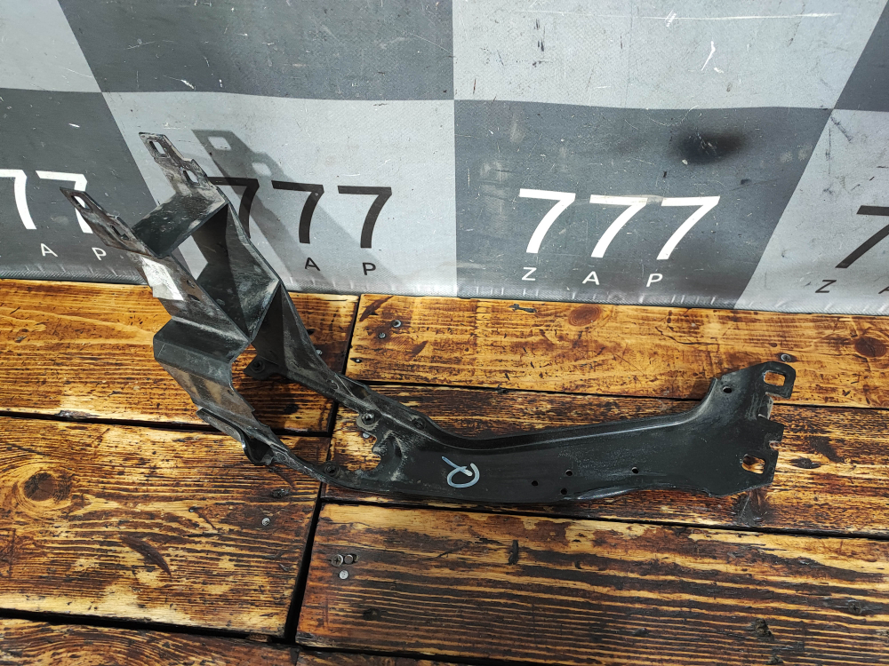 Кронштейн радиатора левый MINI Hatch (F55/F56)  Б/У Оригинал 51647307873