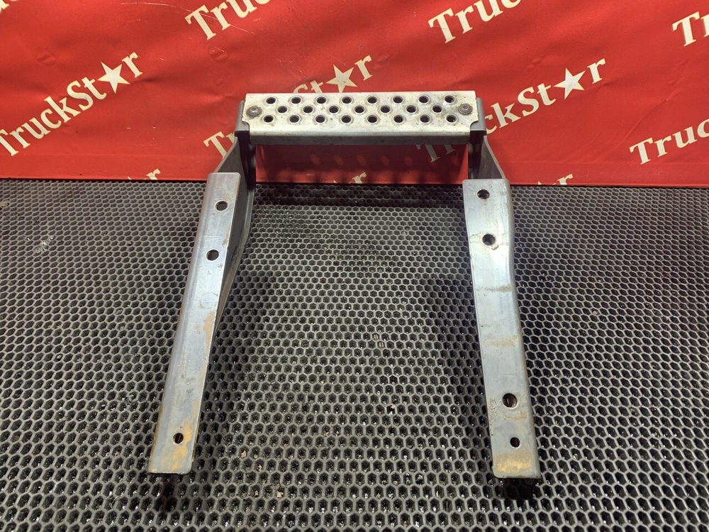 Подножка ящика АКБ