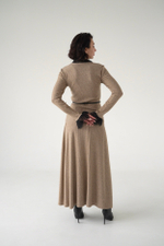 Джемпер с кружевом в бежевом