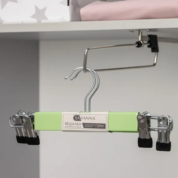 Вешалка деревянная для брюк и юбок с зажимами SAVANNA «Тэри», 28×11,5×2,8 см, цвет зелёный