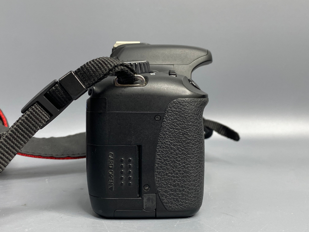 Canon 550D Kit 18-55mm 3.5-5.6 IS II 30.000 кадров