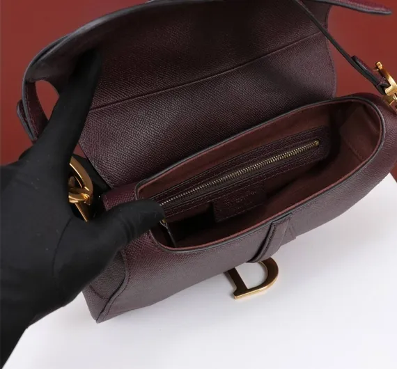 Сумка Dior Saddle с ремнем бордовый
