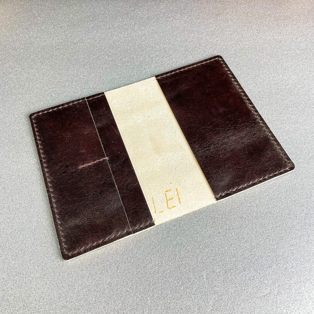 Обложка на документы кожаная