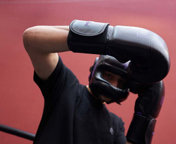 Шлем боксерский с бампером Clinch Undefeated черный C160