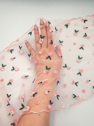 Вышивка на сетке розочки на персиково-розовом К824 (29 см)