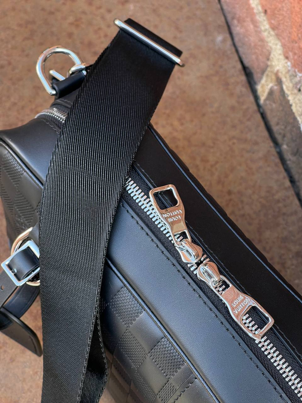 Сумка-мессенджер Louis Vuitton