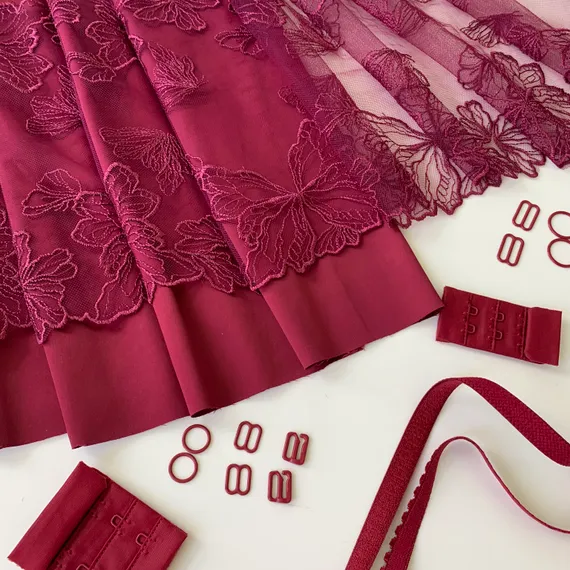 Вышивка на сетке слива светлая 22 см, Бабочки