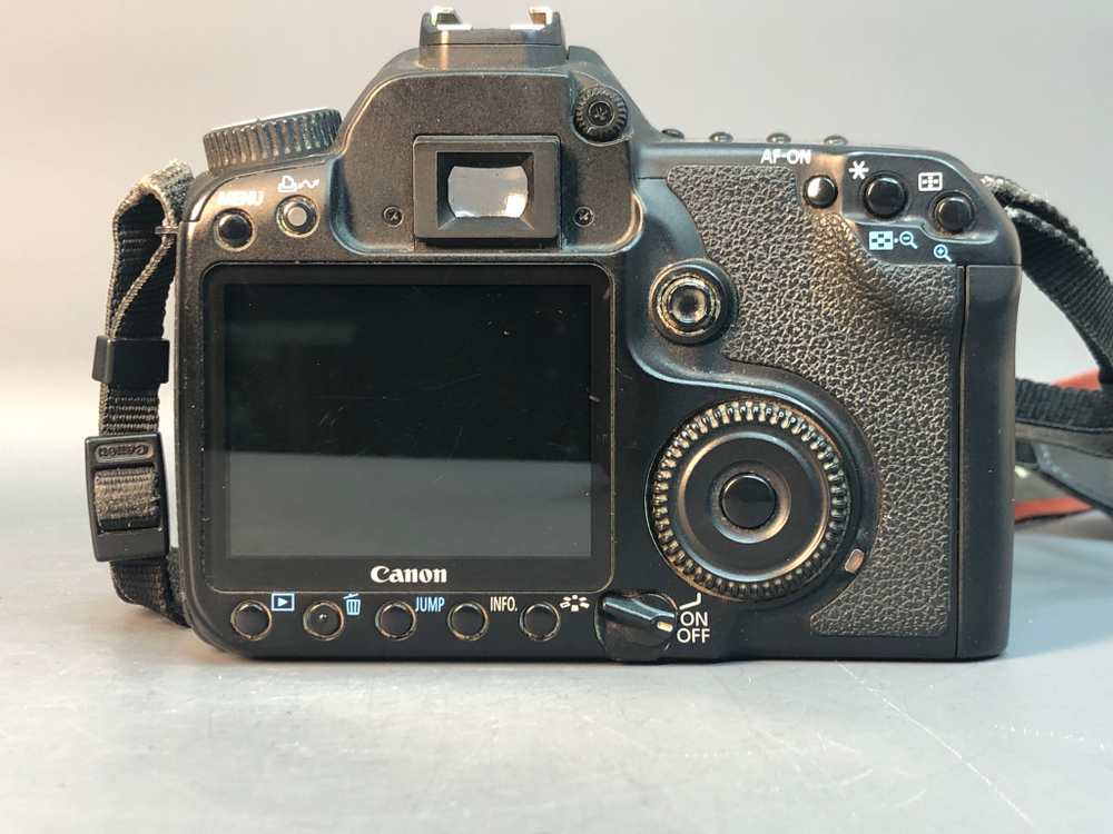 Canon 40D, не включается