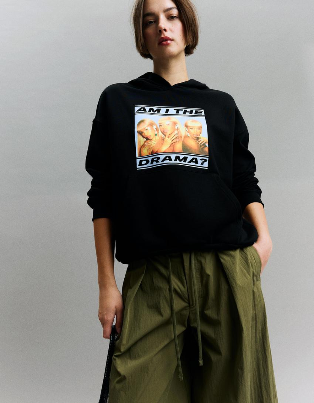 BERSHKA Толстовка с принтом «Cardi B», черный