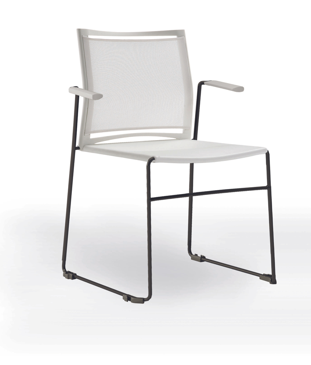 Web стул на полозьях с подлокотниками и спинкой-сеткой