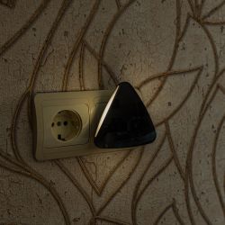 DTL-320 Треугольник-Black-Sensor Светильник-ночник. С фотосенсором день-ночь. Черный. ТМ Uniel