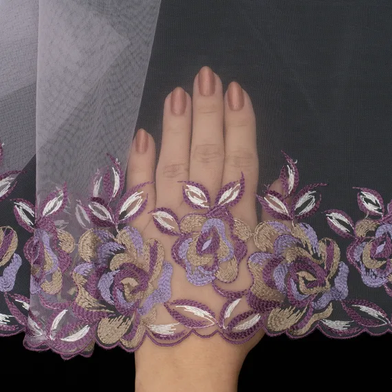 Вышивка на сетке лаванда (левая) 20 см