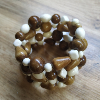 Браслет на пружине, дерево, цвет коричневый, молочный, ширина 50 мм