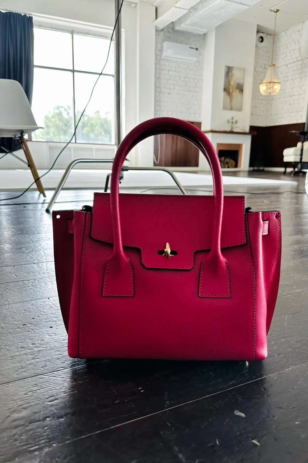 Женская форматная сумка из натуральной толстой кожи цвета фуксия