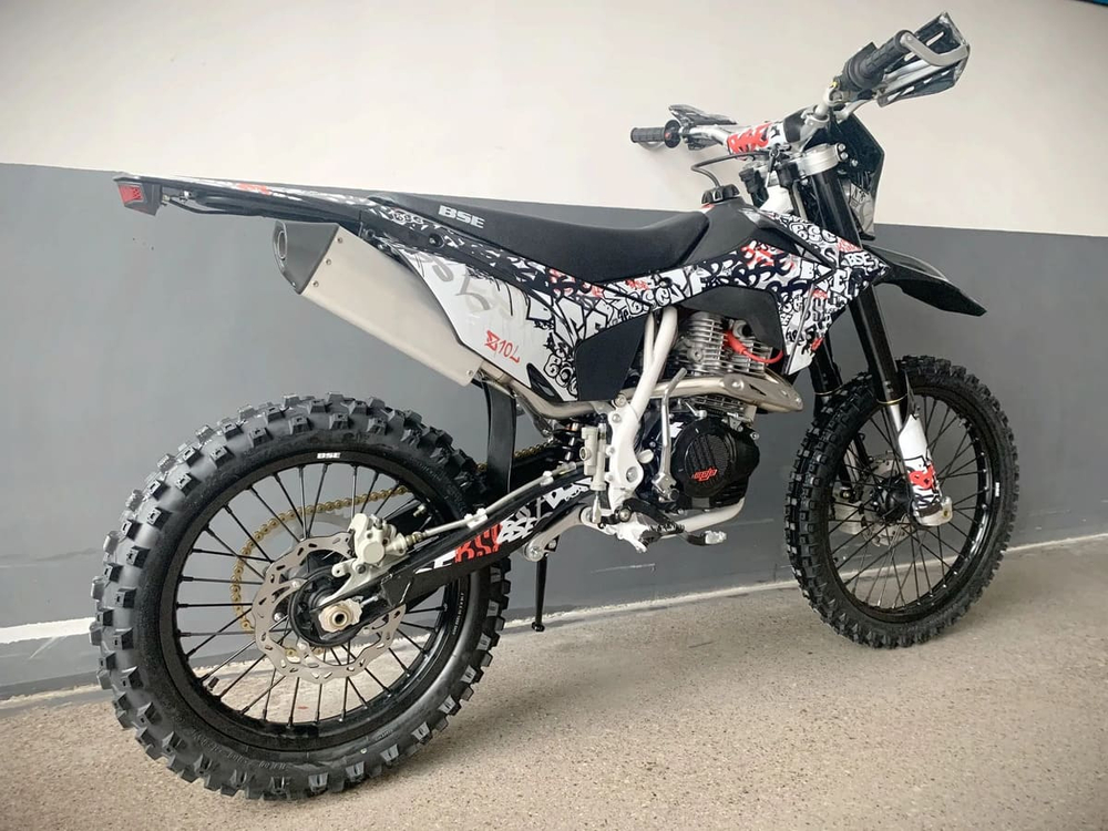 Мотоцикл кроссовый эндуро BSE Z10L Graffiti White (172 FMM) 21/18