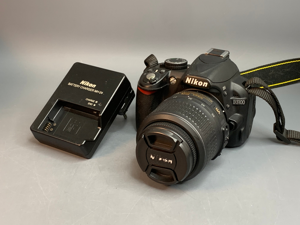 Nikon D3100 kit 18-55mm 150 кадров