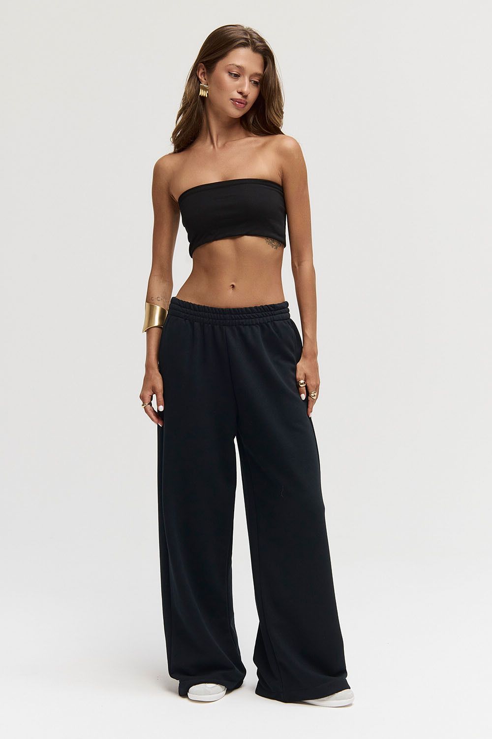 Широкие джоггеры без начеса с утяжкой черного цвета