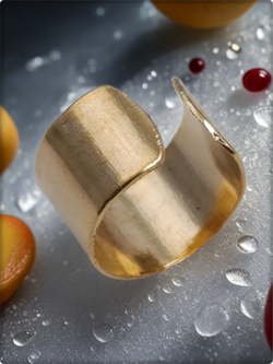 Клипса для имитации пирсинга уха "Манжет" золотистая. 