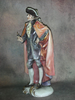 Статуэтка. Фарфор. Аристократ. Capodimonte. Италия