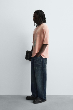 ZARA ФУТБОЛКА С ПРИНТОМ И ЭФФЕКТОМ ПОТЕРТОСТИ, РОЗОВЫЙ