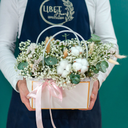 Сумка белой гипсофилы с хлопком и эвкалиптом