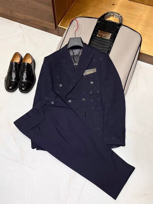 Костюм Louis Vuitton