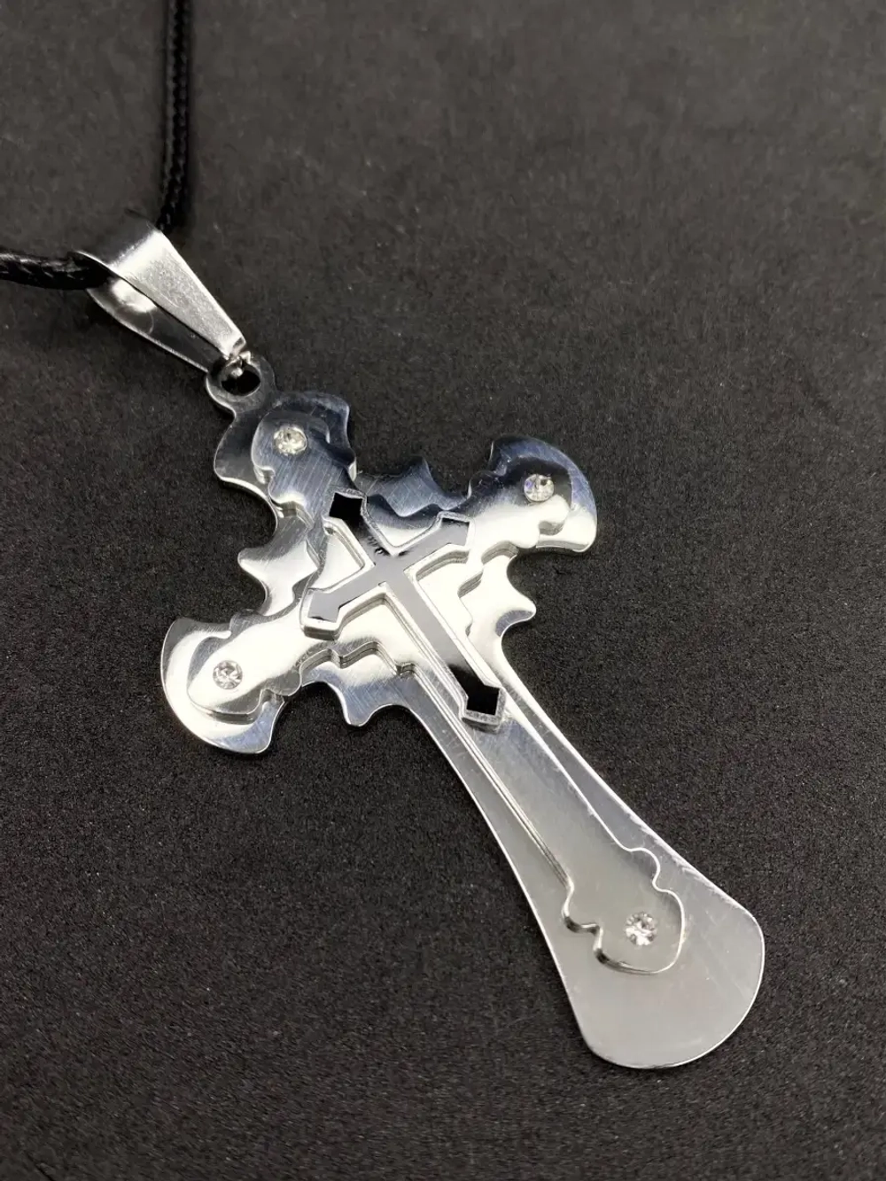 Крупный массивный крест из нержавеющей стали