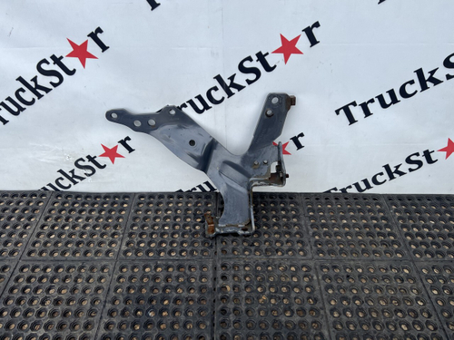 Кронштейн усилителя бампера правый