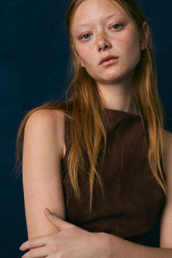 ZARA ТОП ИЗ ИСКУССТВЕННОЙ ЗАМШИ, КОРИЧНЕВЫЙ