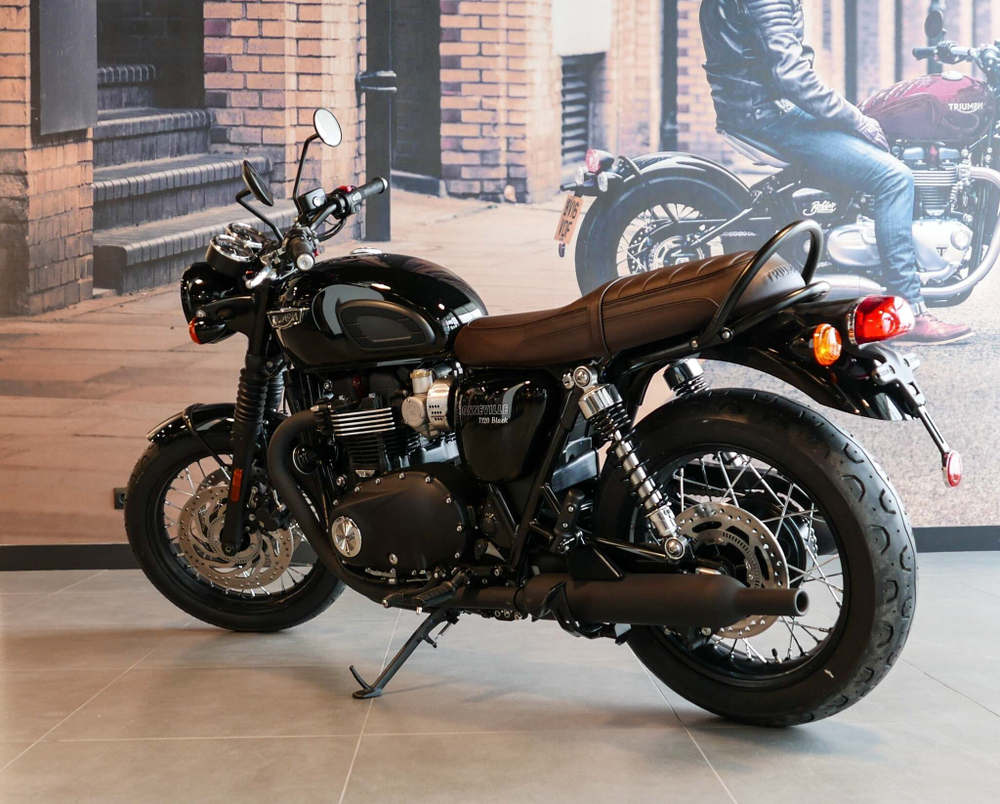 Triumph Bonneville T120 Black