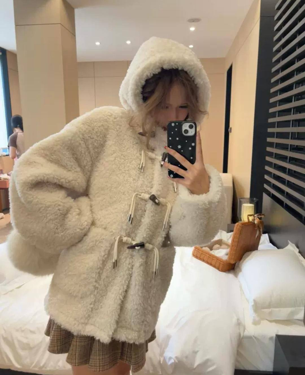 Шуба укороченная в стиле «дафлкот»