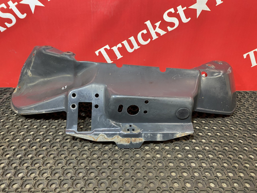 Подкрылок передний правый