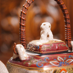 Антикварный японский чайник в стиле сацума