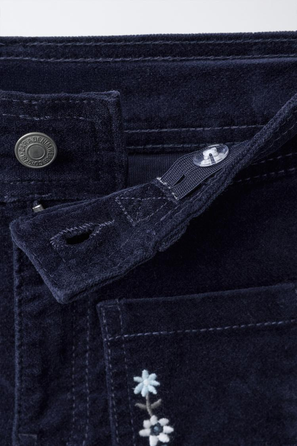 ZARA БАРХАТНЫЕ БРЮКИ С ВЫШИВКОЙ В ВИДЕ ЦВЕТОВ, СИНИЙ