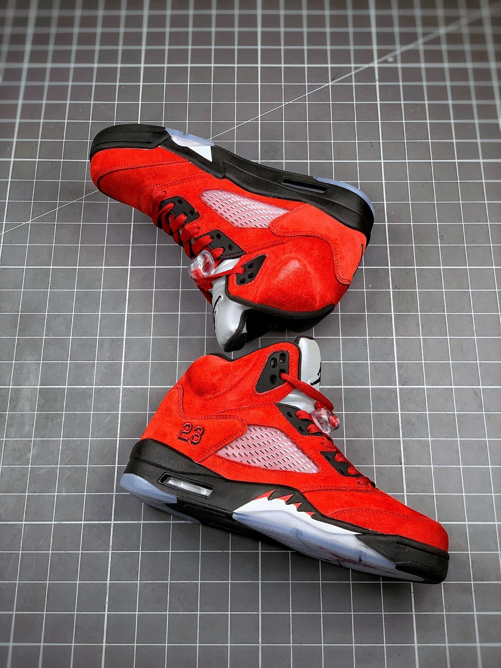 AIR JORDAN 5 RETRO FF SP TROPHY ROOM FRIENDS AND FAMILY RED/GREY/BLACK