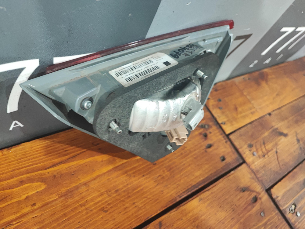 Фонарь задний левый внутренний LADA Vesta 15-22 Б/У Оригинал 8450006965