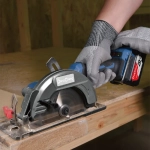DongCheng DCMY140S(TYPE EM) аккумуляторная циркулярная пила (2 x 4 Ач, ЗУ)